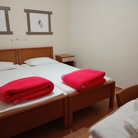 לאוטרה אדיפסאו Efstratios Hotel מראה חיצוני תמונה