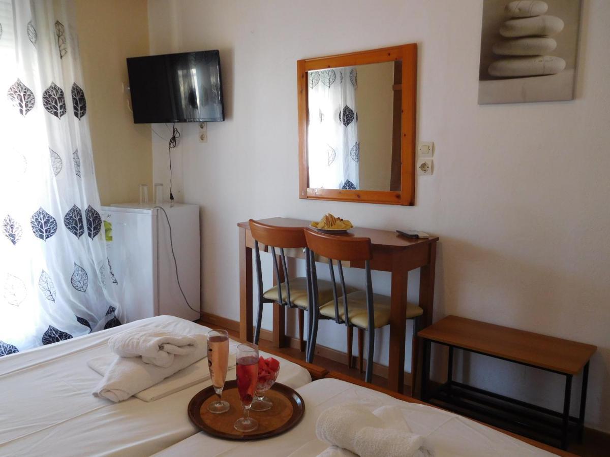 לאוטרה אדיפסאו Efstratios Hotel מראה חיצוני תמונה