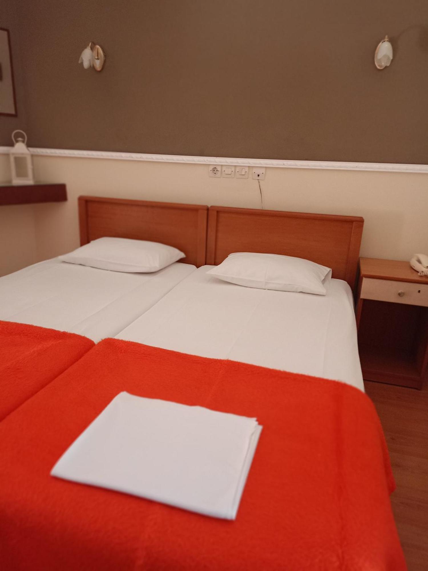 לאוטרה אדיפסאו Efstratios Hotel מראה חיצוני תמונה