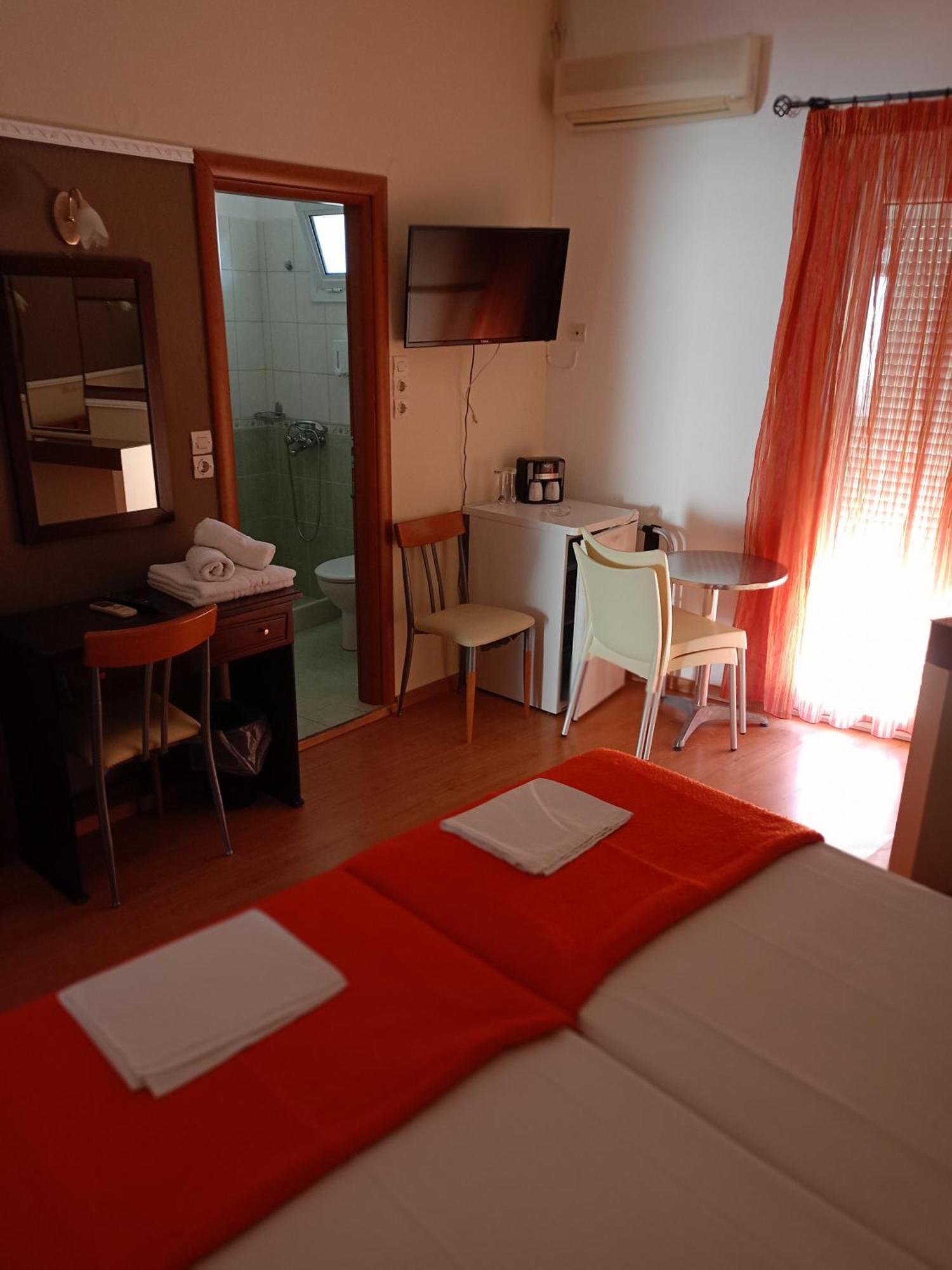 לאוטרה אדיפסאו Efstratios Hotel מראה חיצוני תמונה