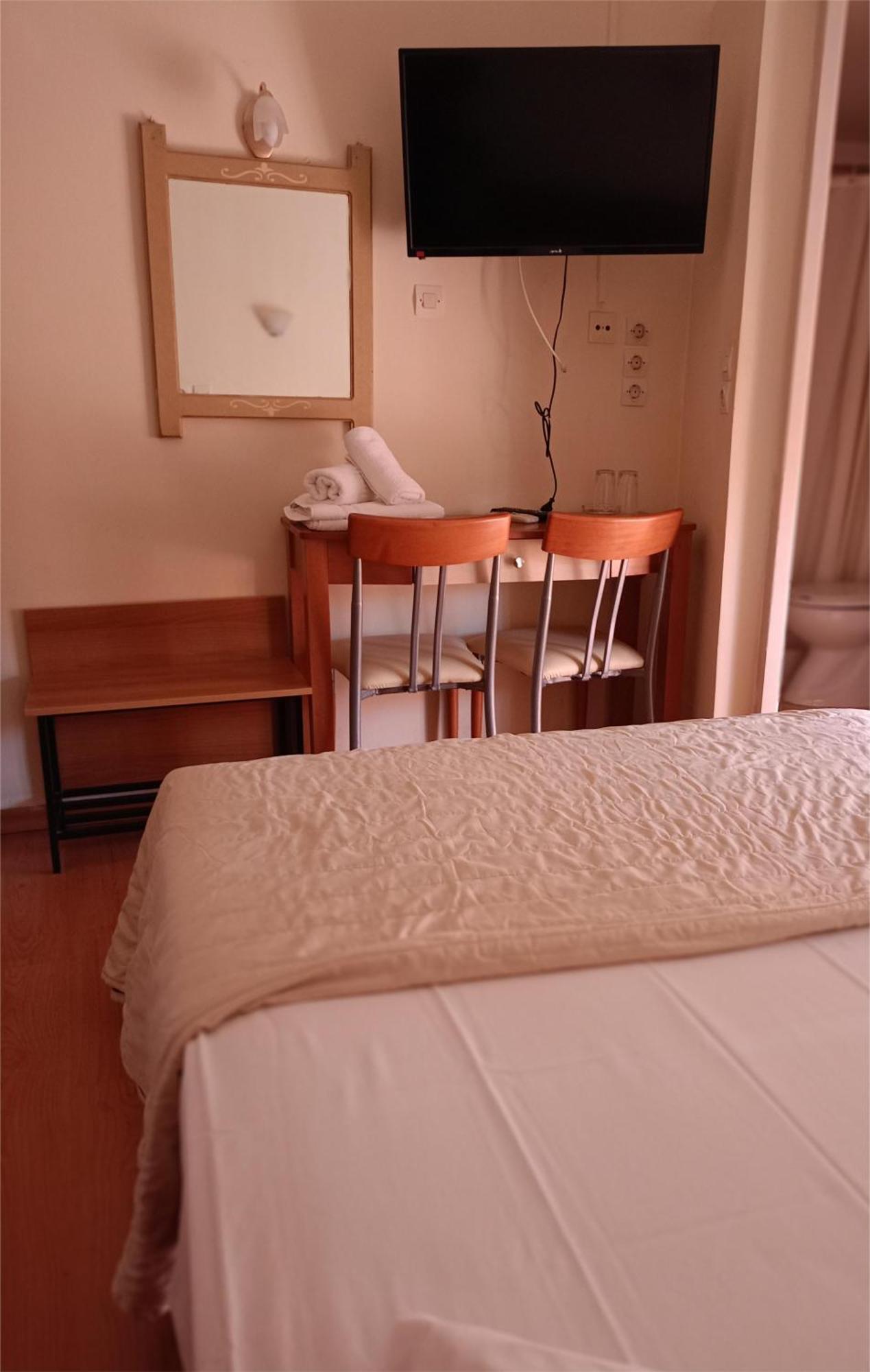לאוטרה אדיפסאו Efstratios Hotel מראה חיצוני תמונה