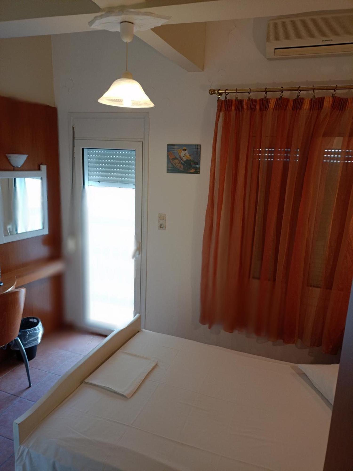 לאוטרה אדיפסאו Efstratios Hotel מראה חיצוני תמונה