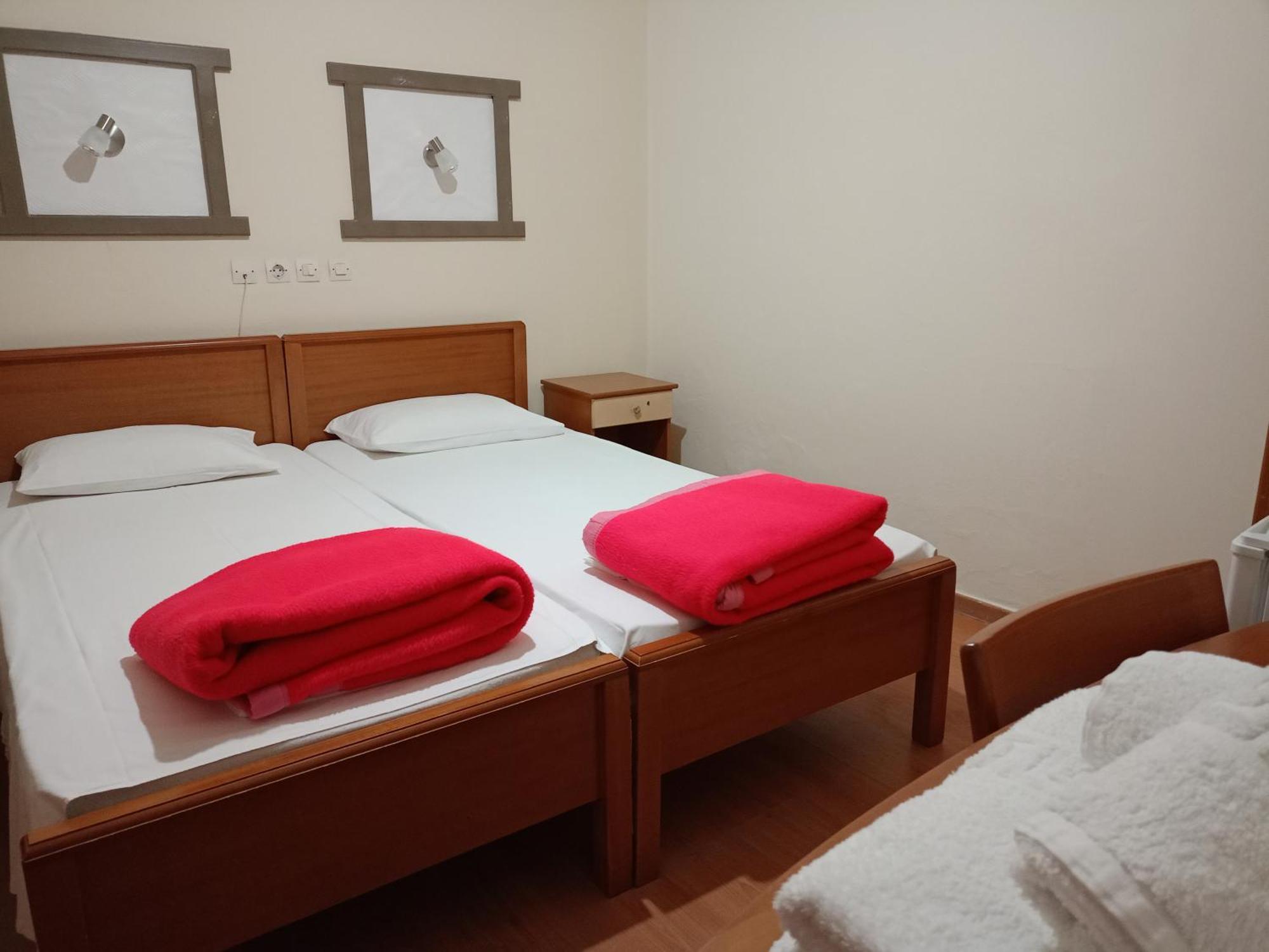 לאוטרה אדיפסאו Efstratios Hotel מראה חיצוני תמונה
