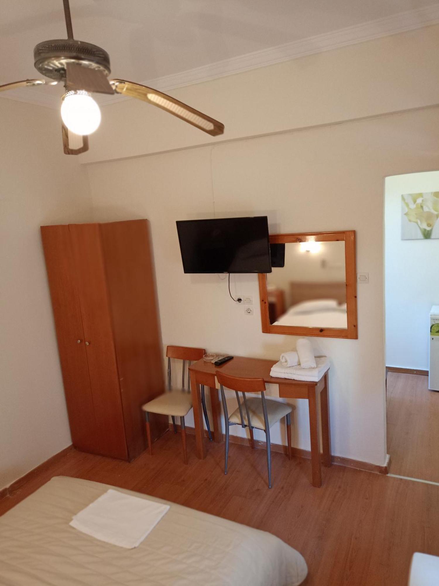 לאוטרה אדיפסאו Efstratios Hotel חדר תמונה