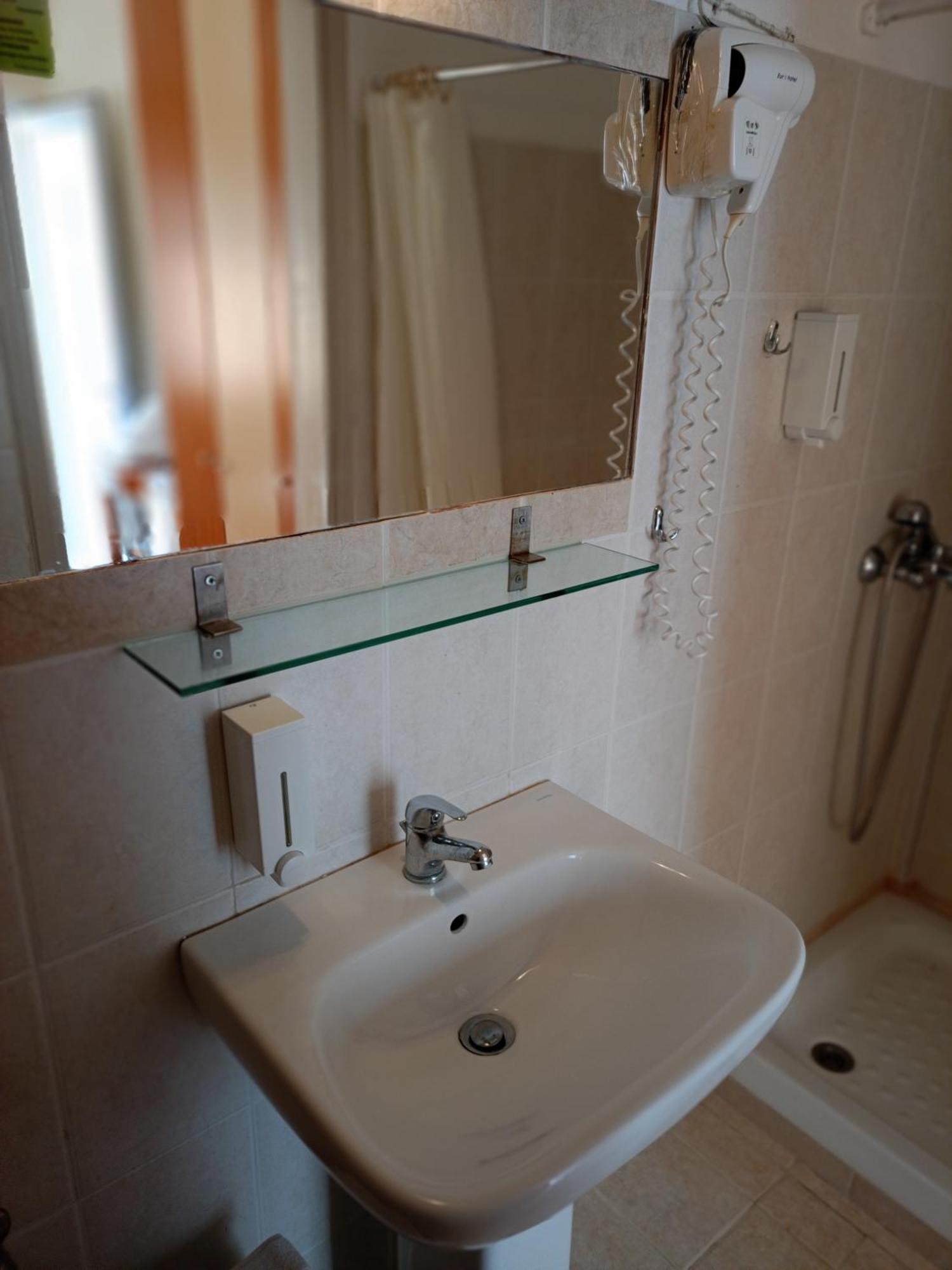 לאוטרה אדיפסאו Efstratios Hotel חדר תמונה