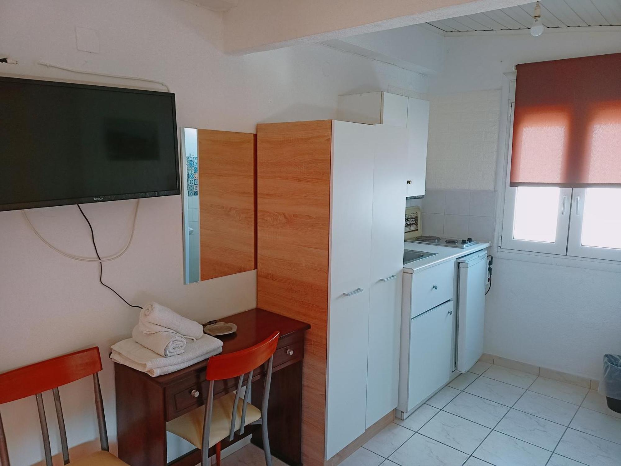 לאוטרה אדיפסאו Efstratios Hotel חדר תמונה