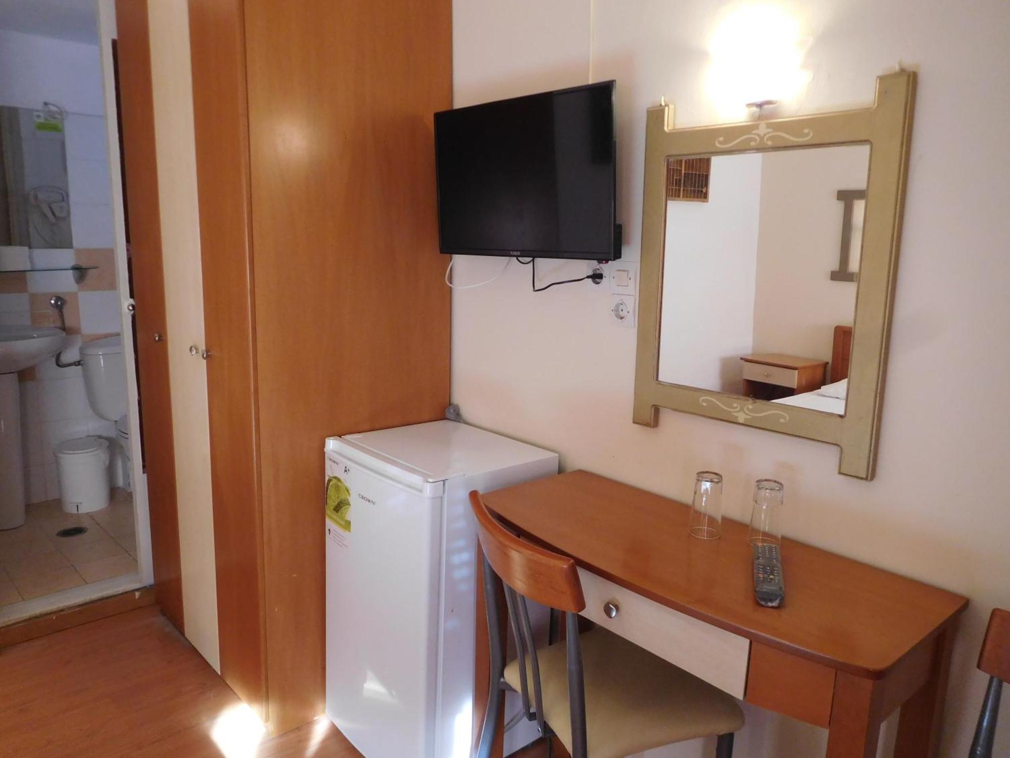 לאוטרה אדיפסאו Efstratios Hotel מראה חיצוני תמונה