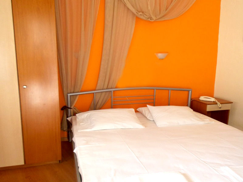 לאוטרה אדיפסאו Efstratios Hotel מראה חיצוני תמונה